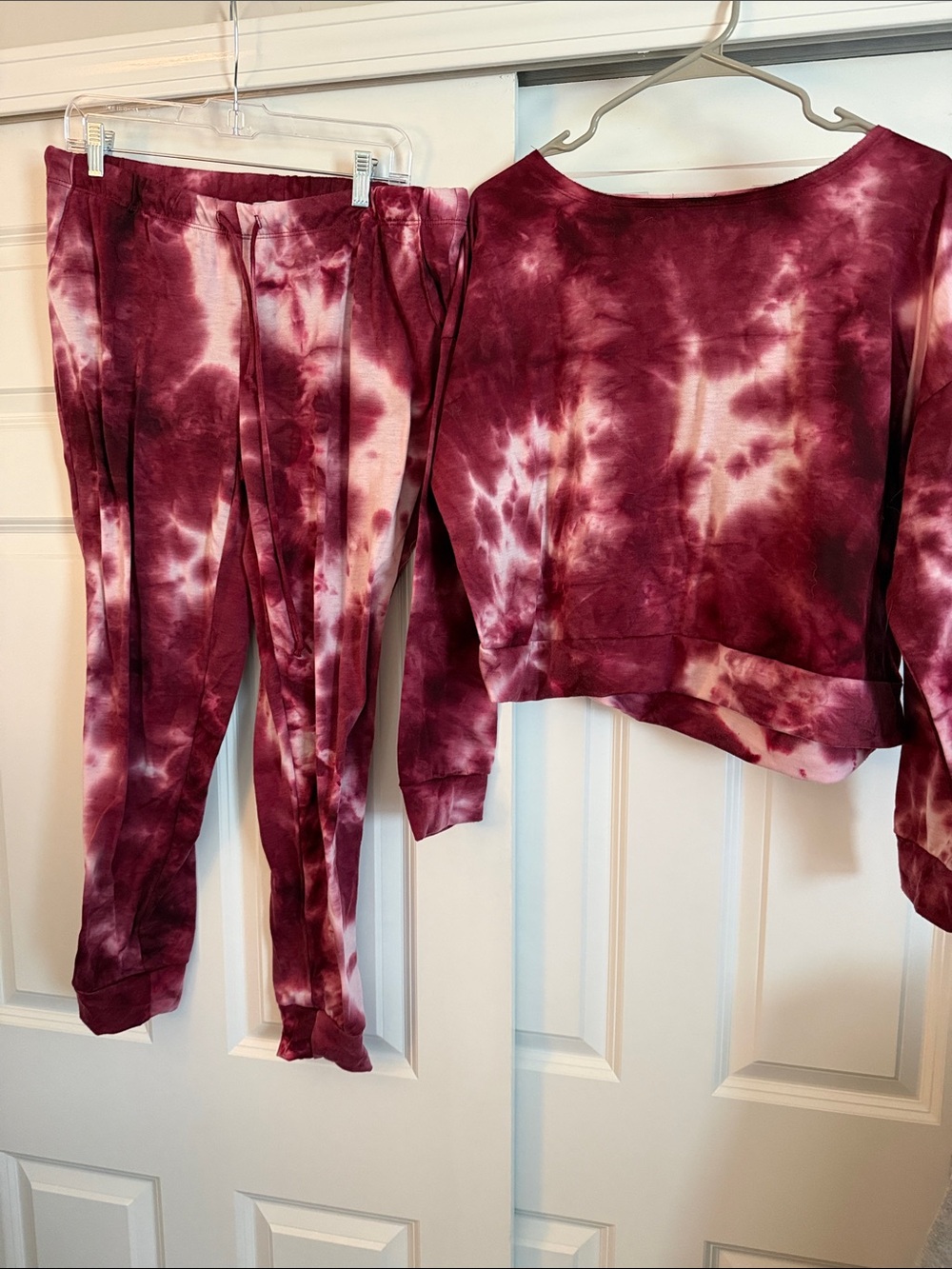 Women’s Tie-Dye Jogger Set - Burgundy